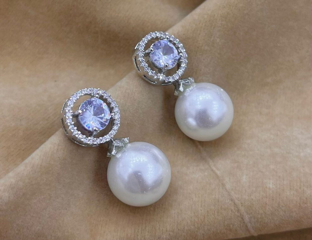 Stone pearl studs IF0