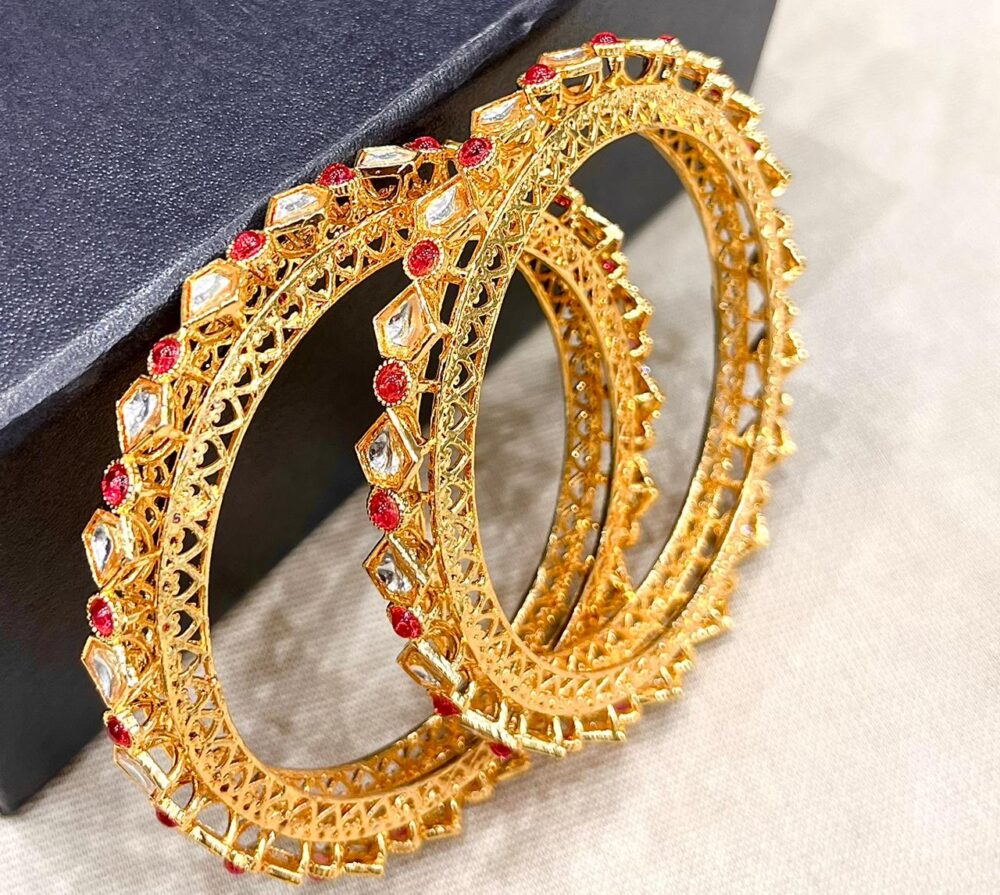 Gold bangles G00