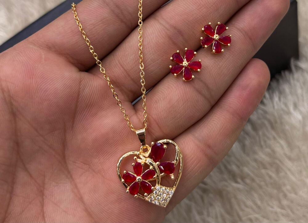 Gold pendant C10