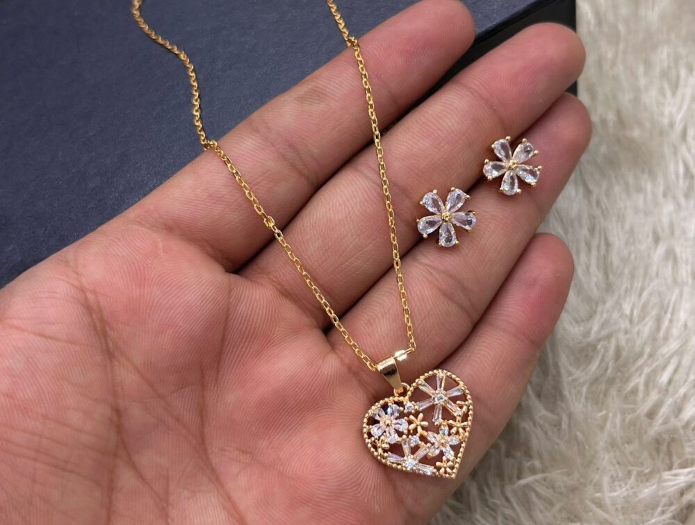 Gold locket set B15