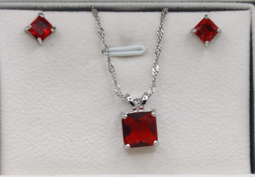 Stone pendant set