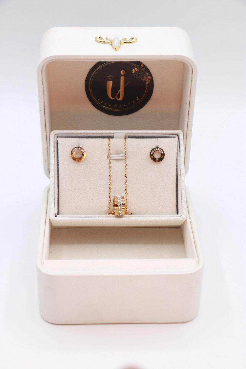 Simple pendant set