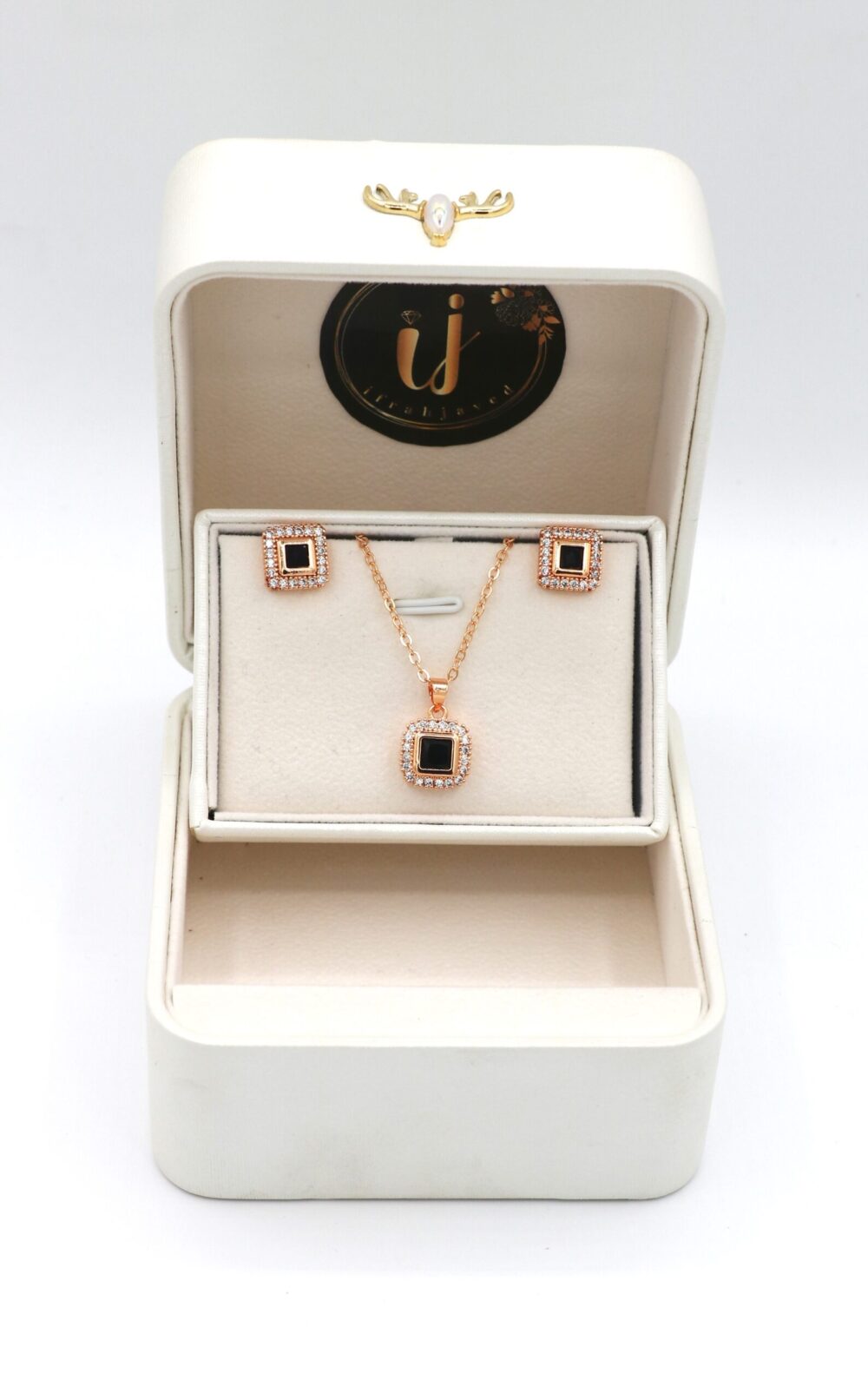 Decent pendant set
