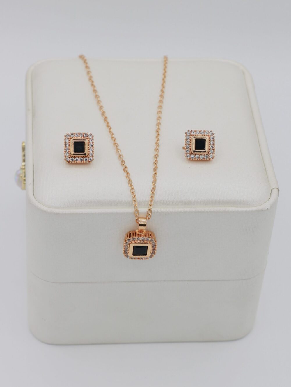 Decent pendant set - Image 4