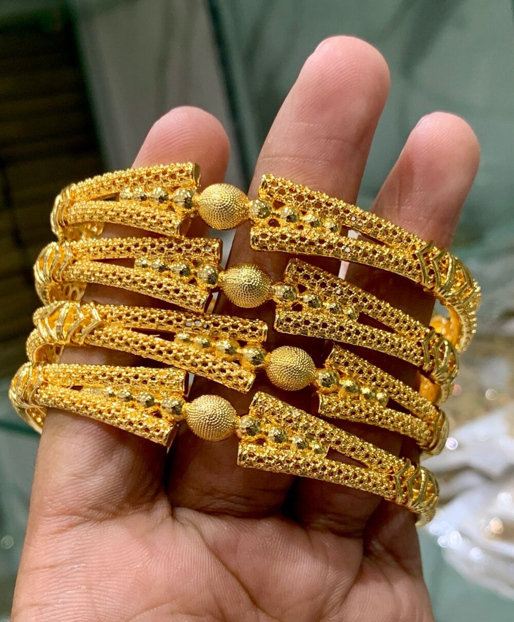 Gold bangles set D00