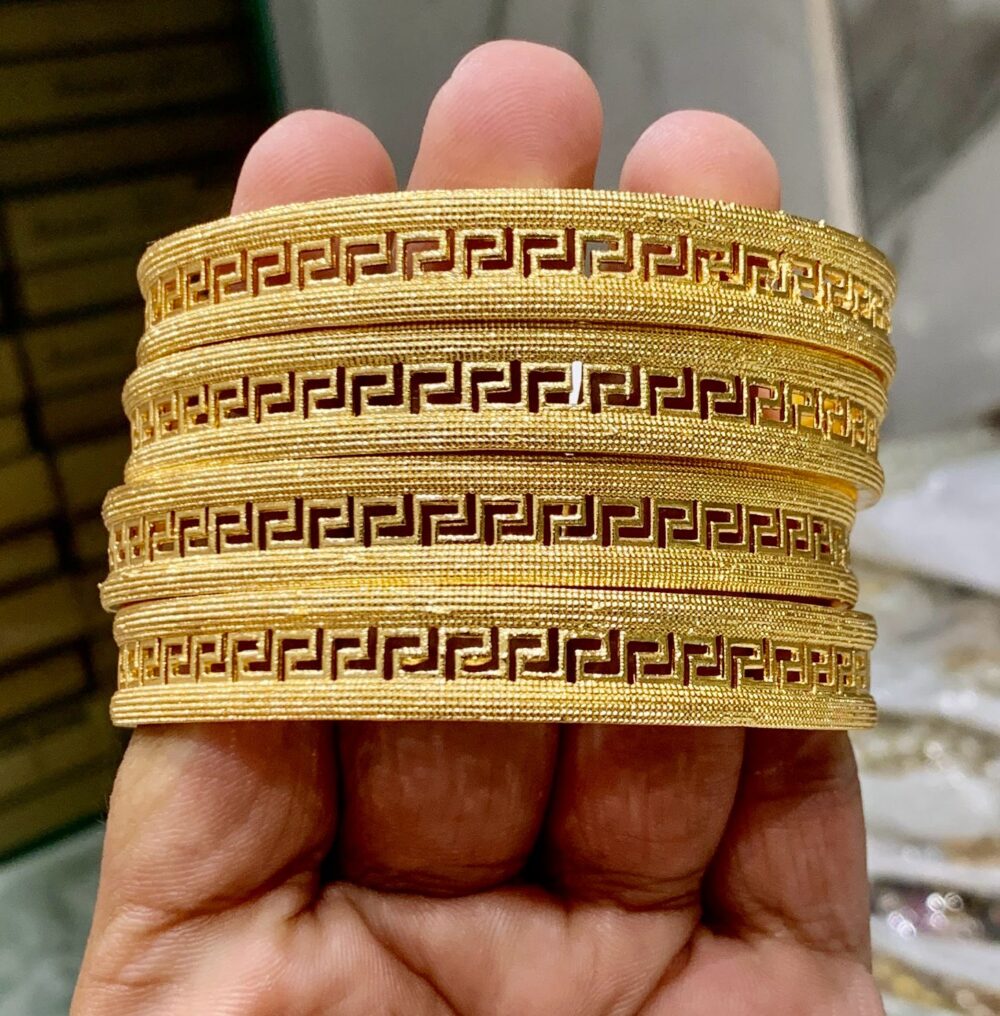 Gold bangles set D00