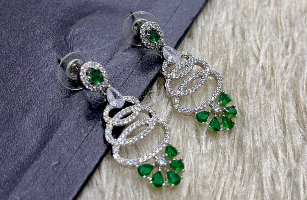Diamond stone earings A000