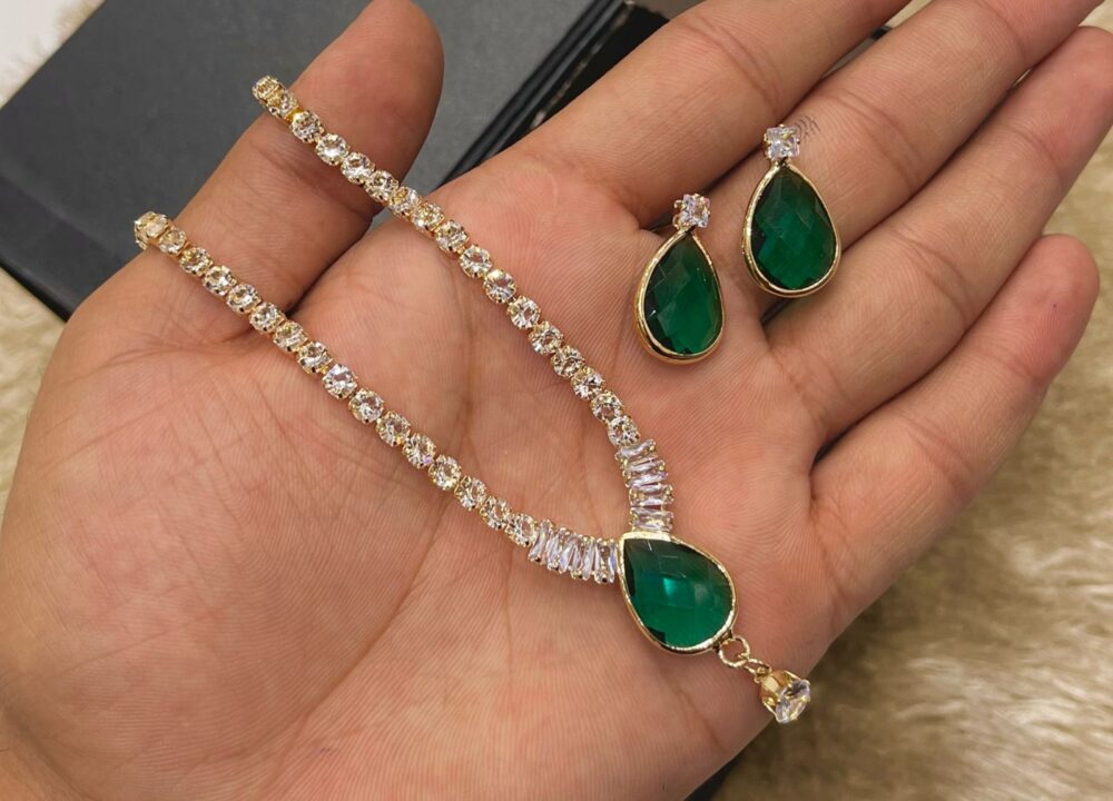 Zircon stone set C00
