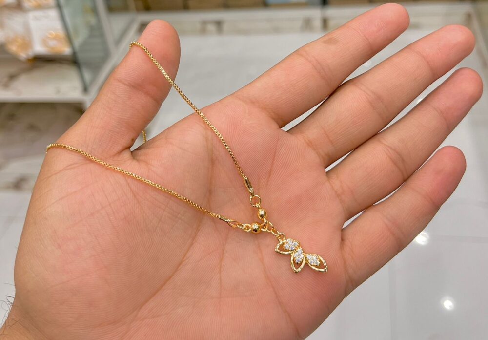 Gold locket A10